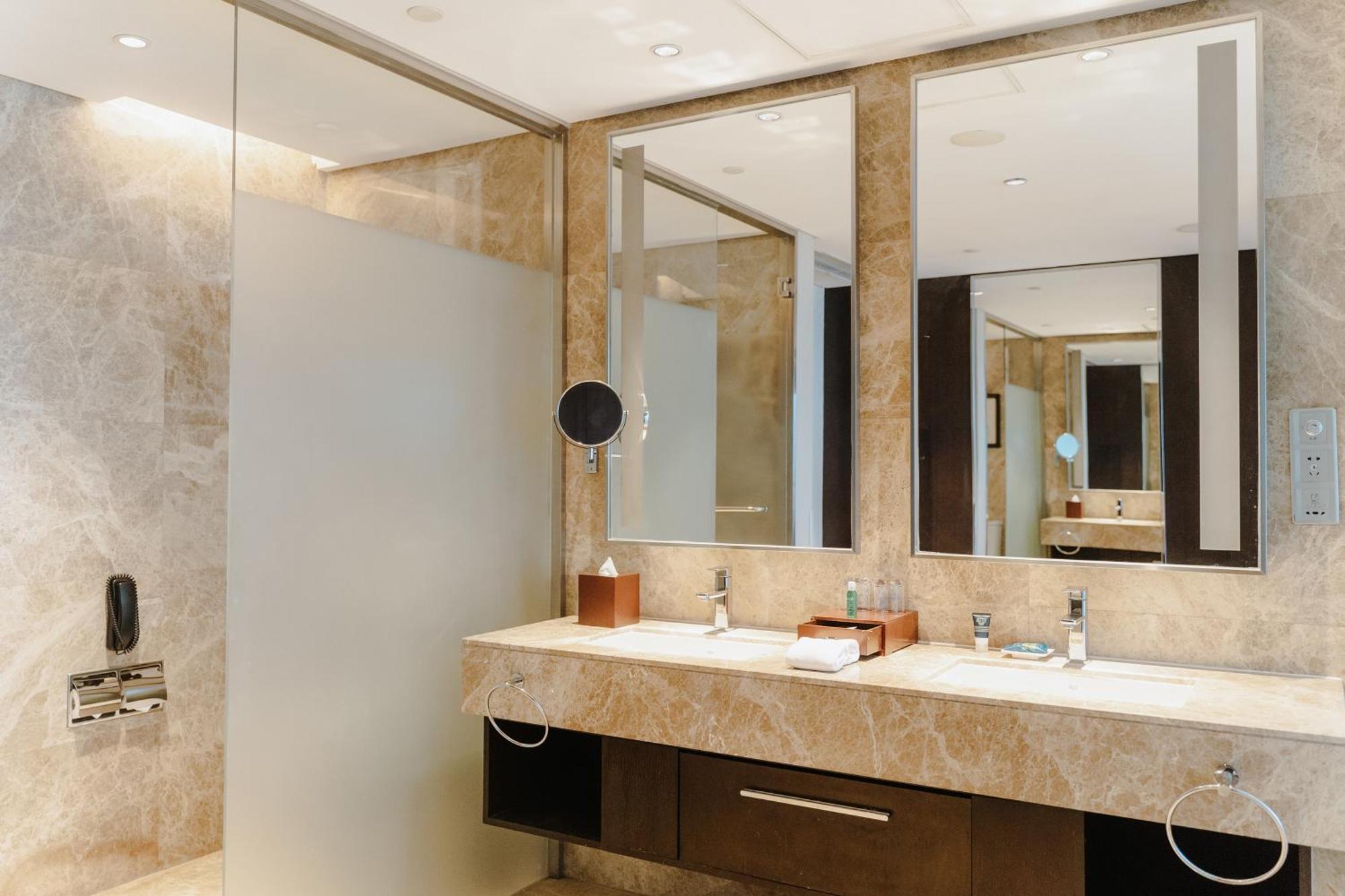 Four Points By Sheraton Qingdao, West Coast Bagian luar foto