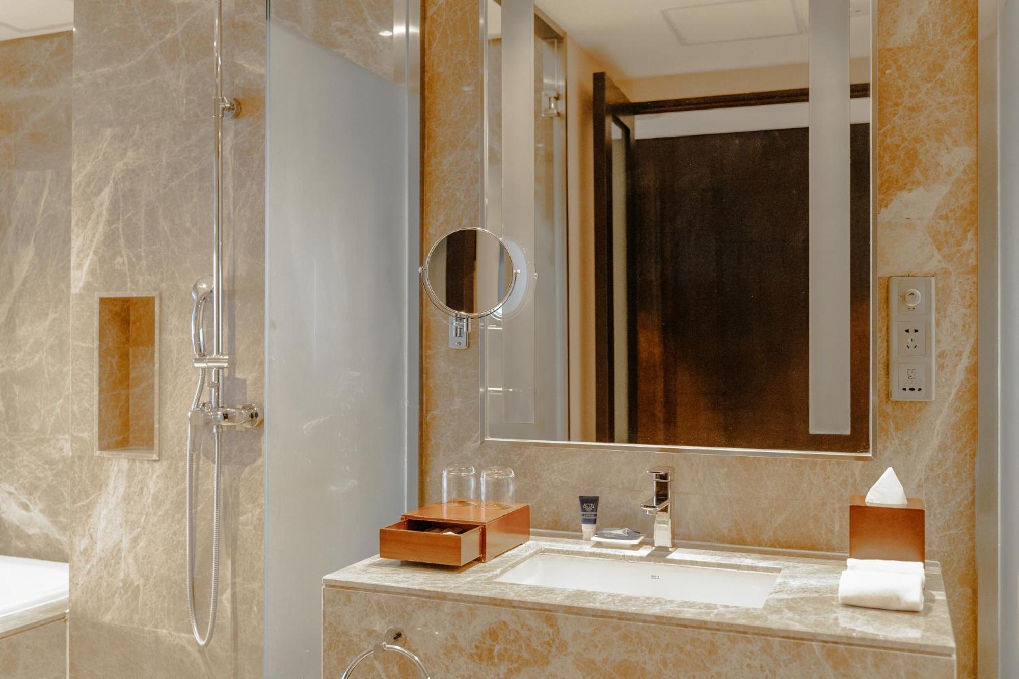Four Points By Sheraton Qingdao, West Coast Bagian luar foto
